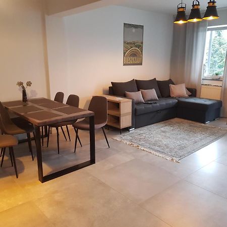 Апартаменты Apartament Julia Леско Экстерьер фото