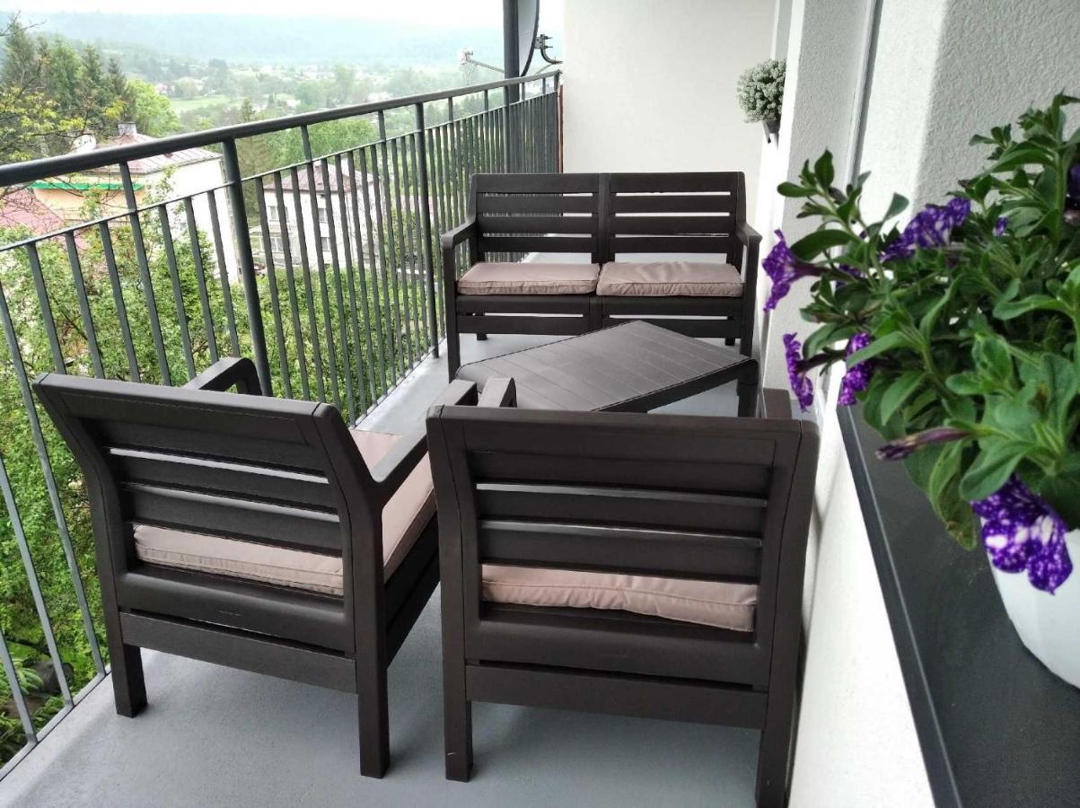 Апартаменты Apartament Julia Леско Экстерьер фото