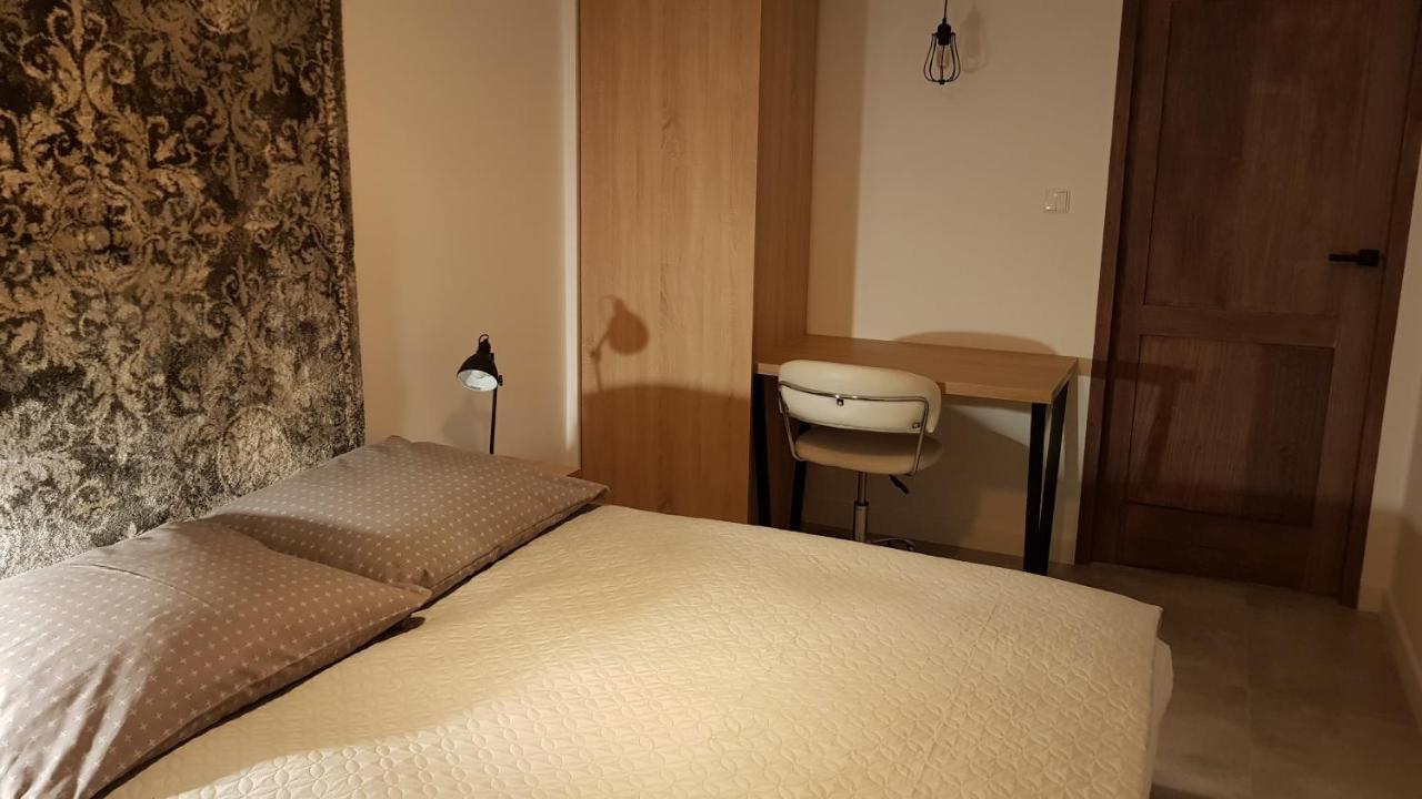 Апартаменты Apartament Julia Леско Экстерьер фото